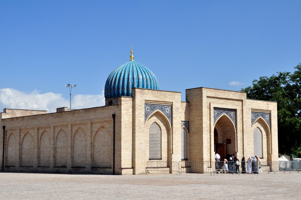 56 Taskent - Moye Mubarek (corano di Osman).JPG